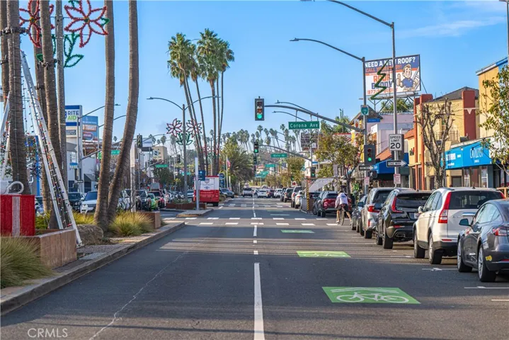 Walk two blocks to 2nd Street Promenade