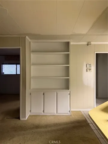 Built-ins in family room before the kitchen