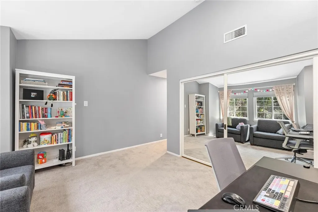 23163 Mulholland Drive Unit 6, Woodland Hills, California 91364 home-pic-18