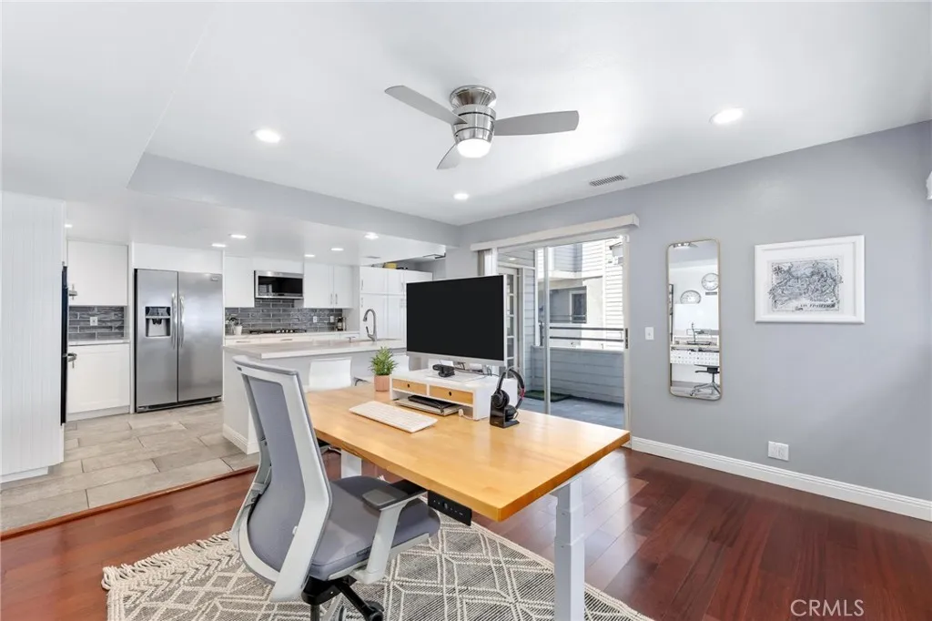 23163 Mulholland Drive Unit 6, Woodland Hills, California 91364 home-pic-13