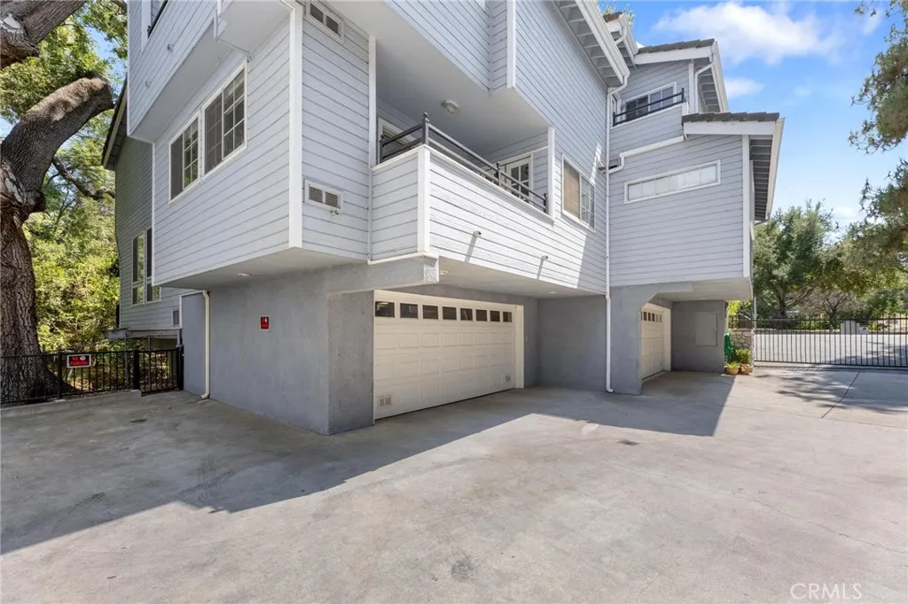 23163 Mulholland Drive Unit 6, Woodland Hills, California 91364 home-pic-25