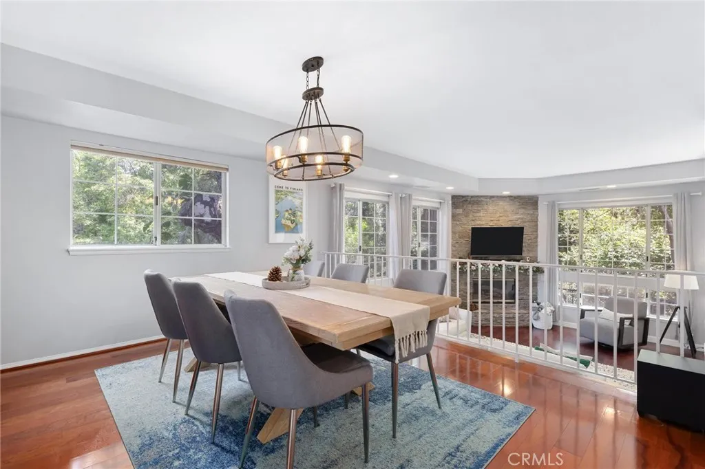 23163 Mulholland Drive Unit 6, Woodland Hills, California 91364 home-pic-4