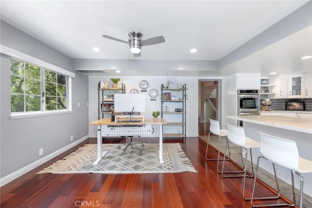 23163 Mulholland Drive Unit 6, Woodland Hills, California 91364 home-pic-11