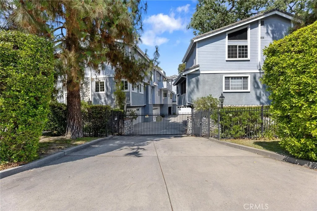 23163 Mulholland Drive Unit 6, Woodland Hills, California 91364 home-pic-26
