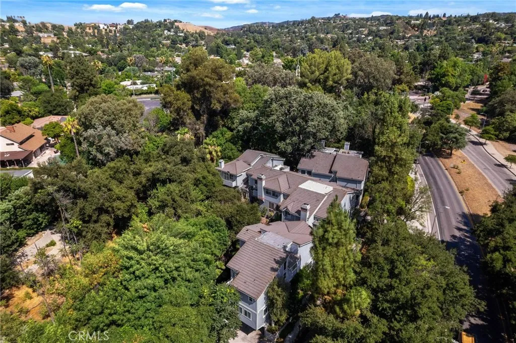 23163 Mulholland Drive Unit 6, Woodland Hills, California 91364 home-pic-32