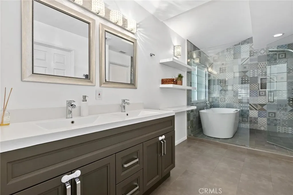 23163 Mulholland Drive Unit 6, Woodland Hills, California 91364 home-pic-21