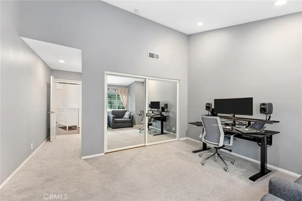 23163 Mulholland Drive Unit 6, Woodland Hills, California 91364 home-pic-17