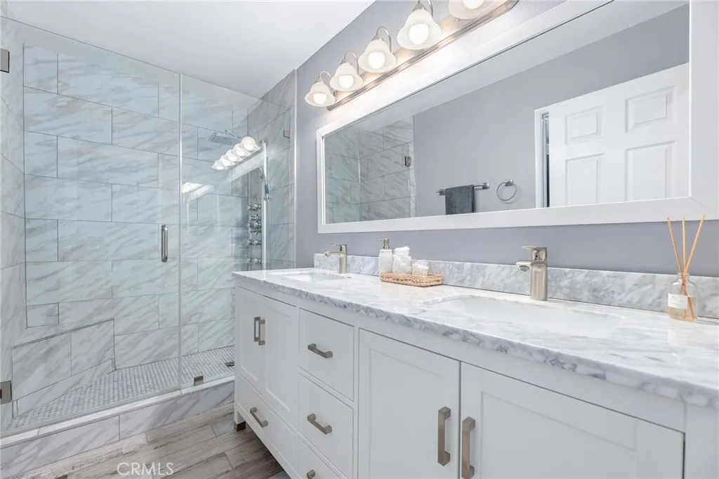 23163 Mulholland Drive Unit 6, Woodland Hills, California 91364 home-pic-20