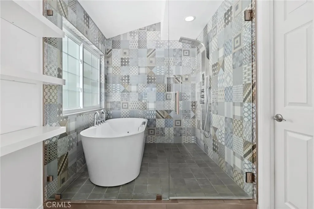 23163 Mulholland Drive Unit 6, Woodland Hills, California 91364 home-pic-23