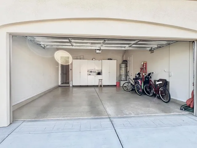 38. Garage
