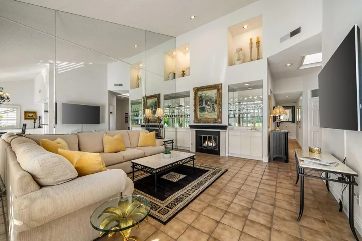 32-web-or-mls-JCLobelia_OPMG_1225_032