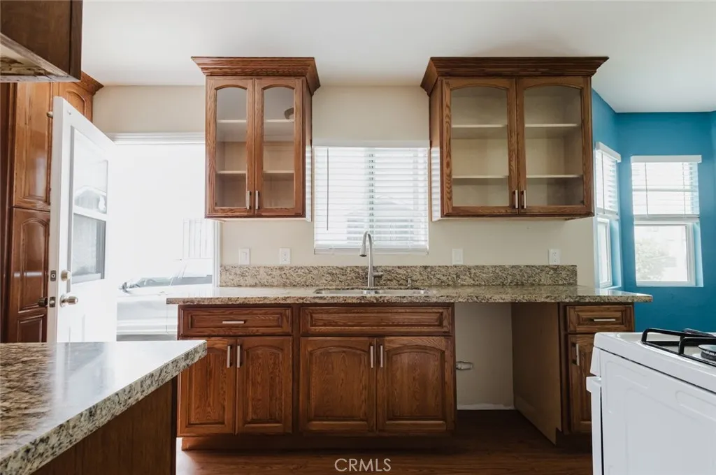 2226 Hauser Boulevard, Los Angeles, California 90016 home-pic-17