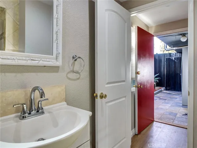 985 1/2 Dexter Street, Los Angeles, California 90042