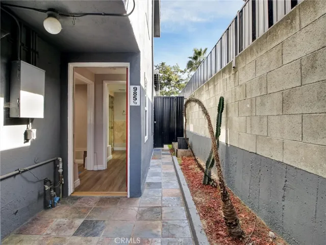 985 1/2 Dexter Street, Los Angeles, California 90042