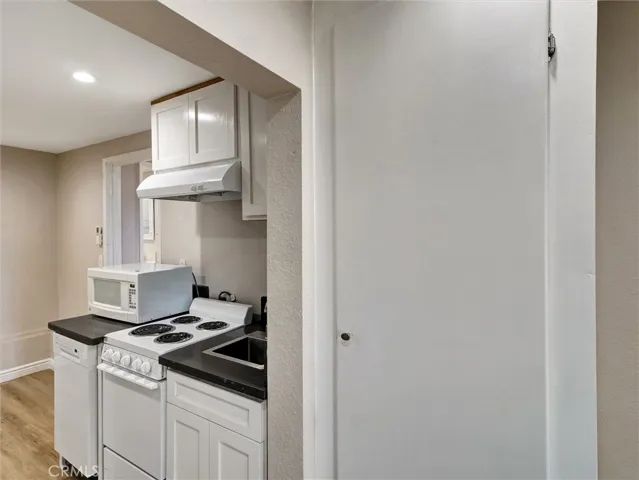 985 1/2 Dexter Street, Los Angeles, California 90042
