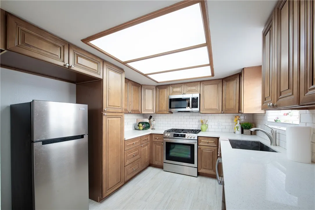 401 W 220th Street  home-pic-19