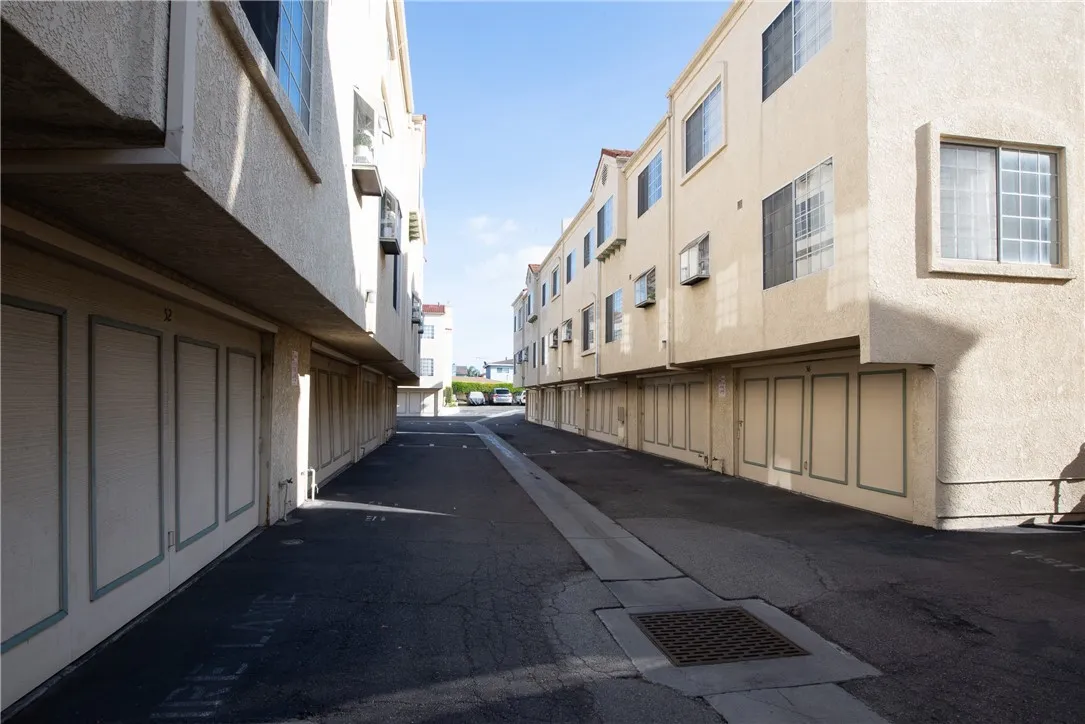 401 W 220th Street  home-pic-9