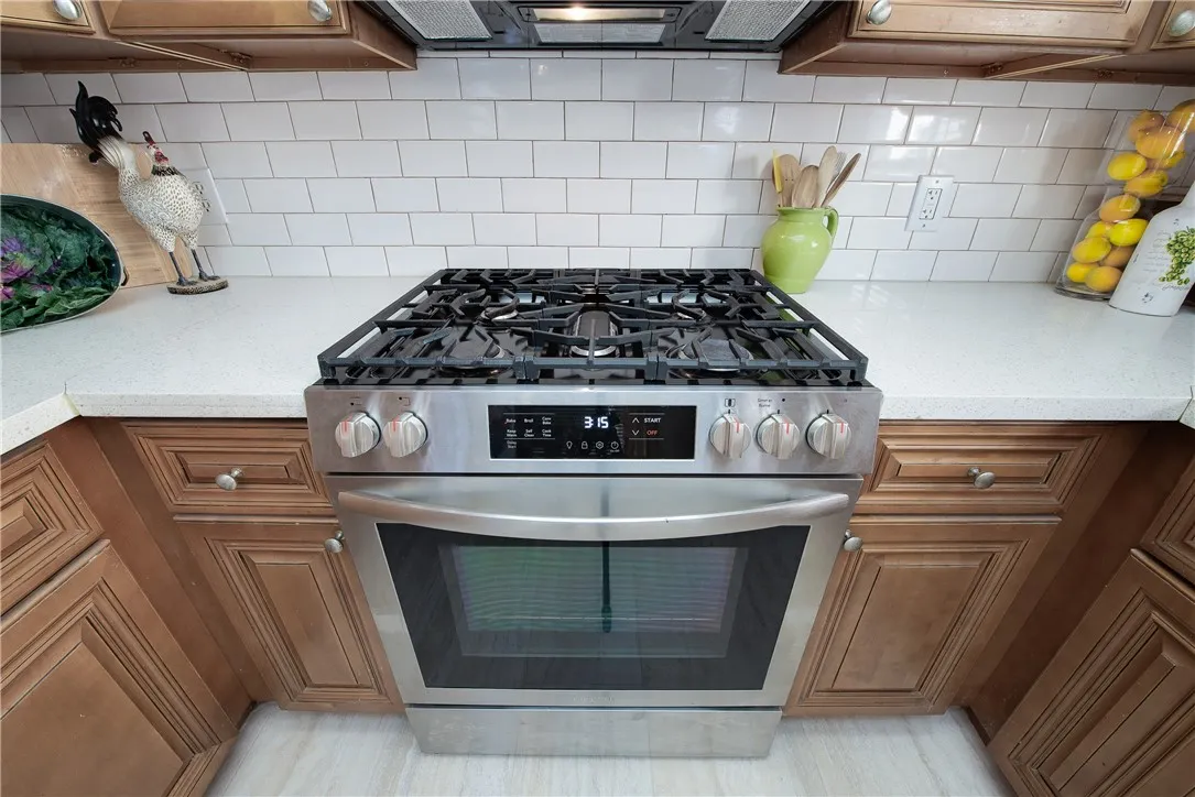 401 W 220th Street  home-pic-20