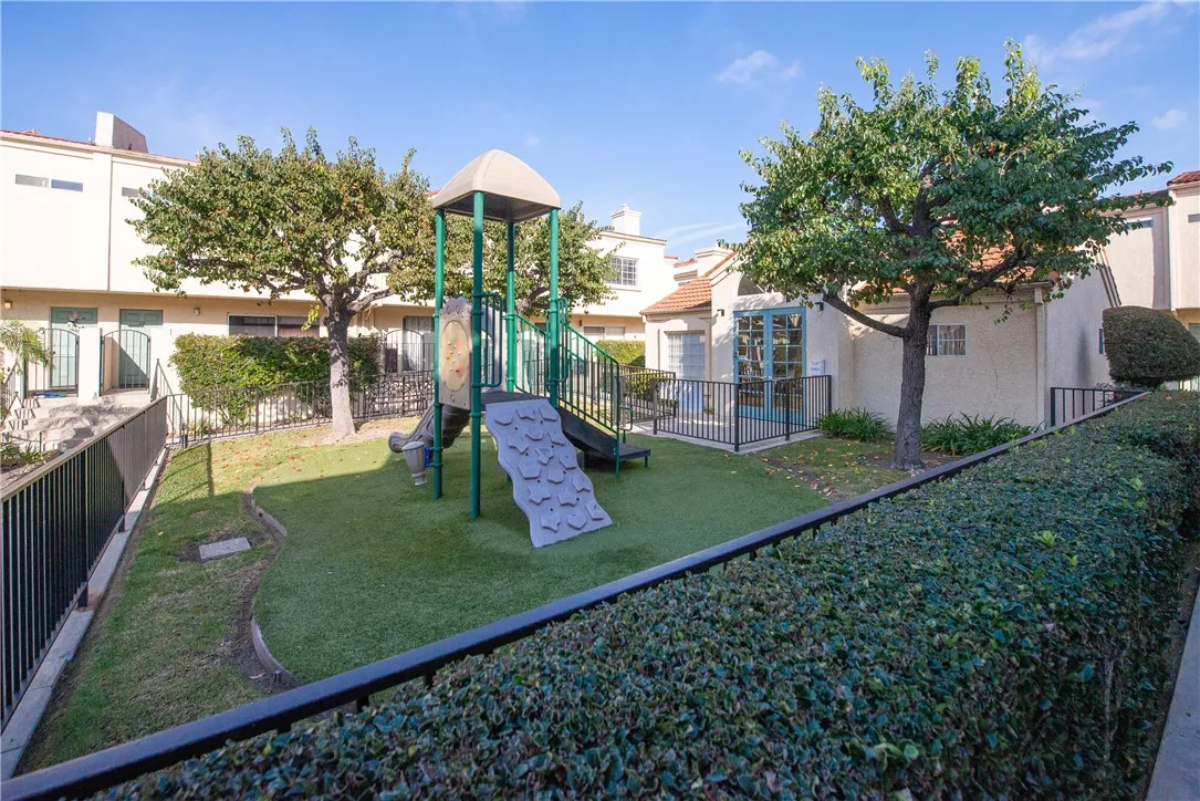 401 W 220th Street  home-pic-3