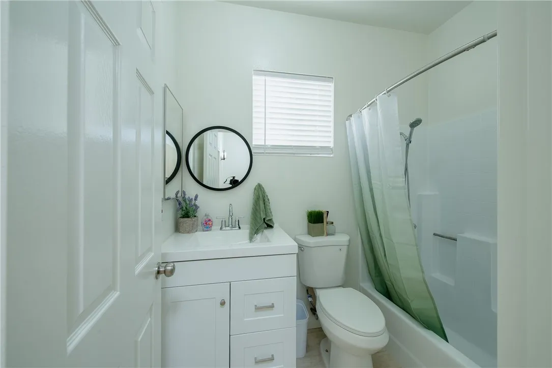 401 W 220th Street  home-pic-25