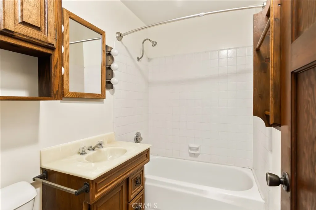 531 N Niagara, Burbank, California 91505 home-pic-32
