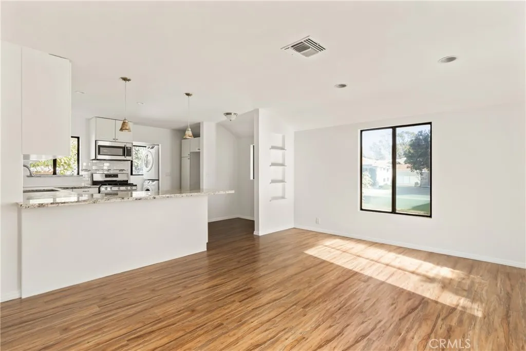 531 N Niagara, Burbank, California 91505 home-pic-3