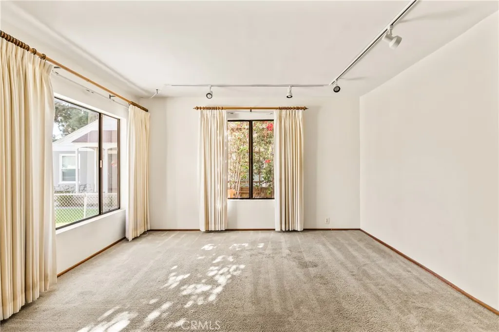 531 N Niagara, Burbank, California 91505 home-pic-14