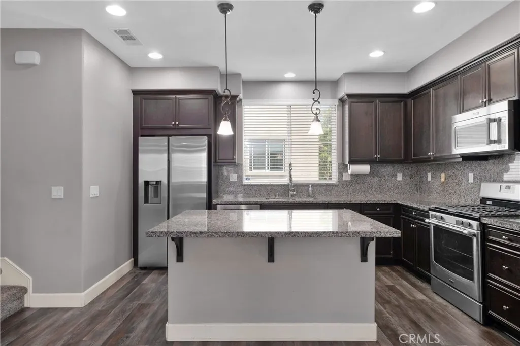 6396 Pictor Court, Eastvale, California 91752 home-pic-11