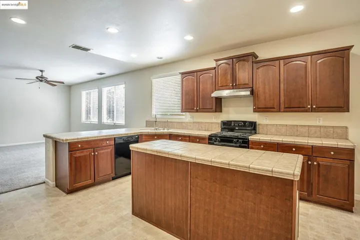 1319 Teal Hollow Dr, Yuba City, California 95993