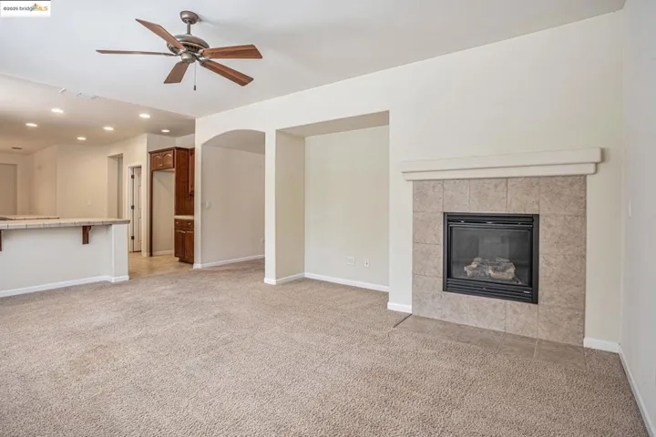 1319 Teal Hollow Dr, Yuba City, California 95993
