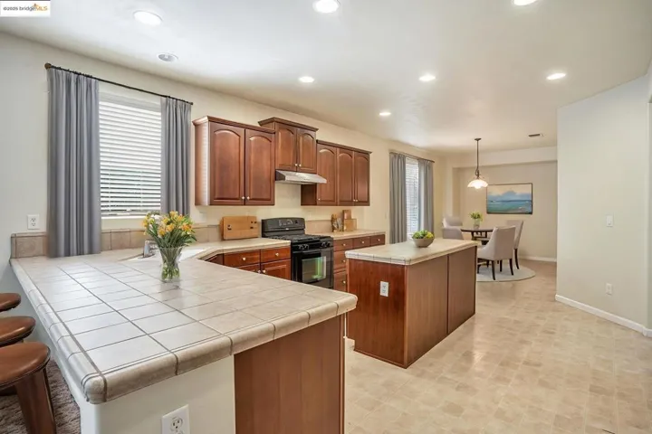 1319 Teal Hollow Dr, Yuba City, California 95993