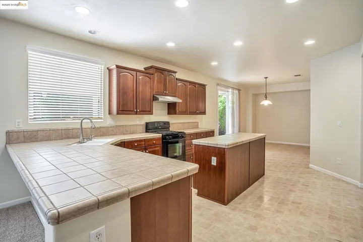 1319 Teal Hollow Dr, Yuba City, California 95993