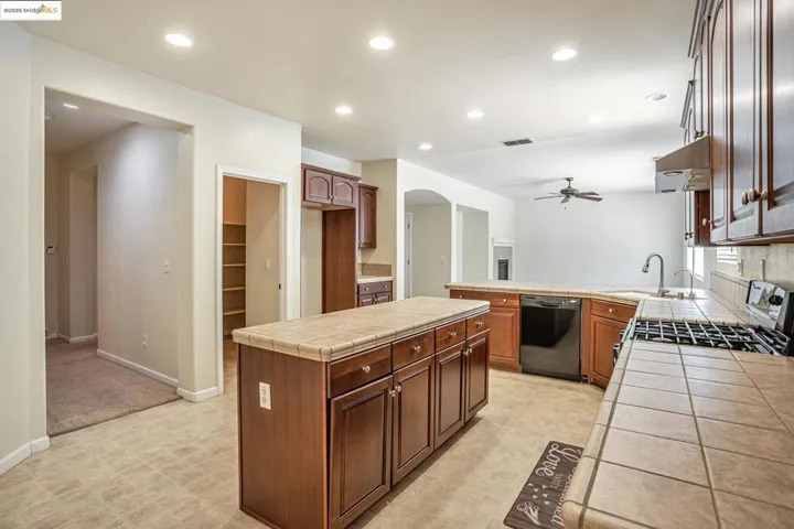 1319 Teal Hollow Dr, Yuba City, California 95993