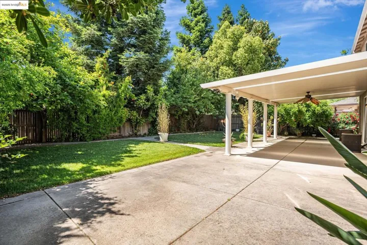 1319 Teal Hollow Dr, Yuba City, California 95993