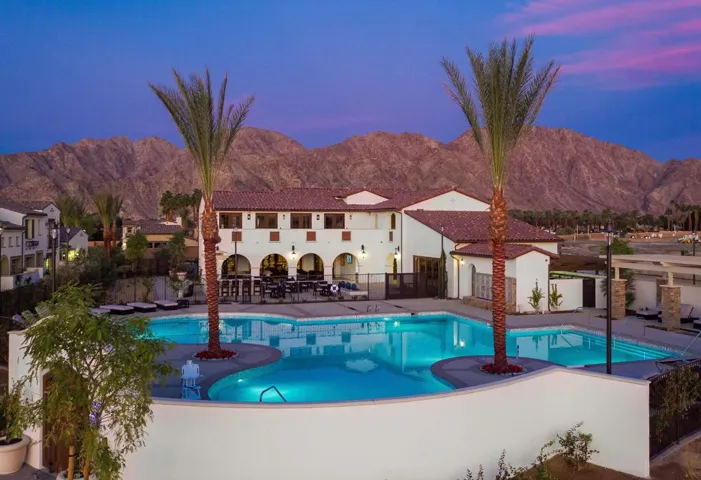 41-web-or-mls-Signature_PGA_West_1215_00