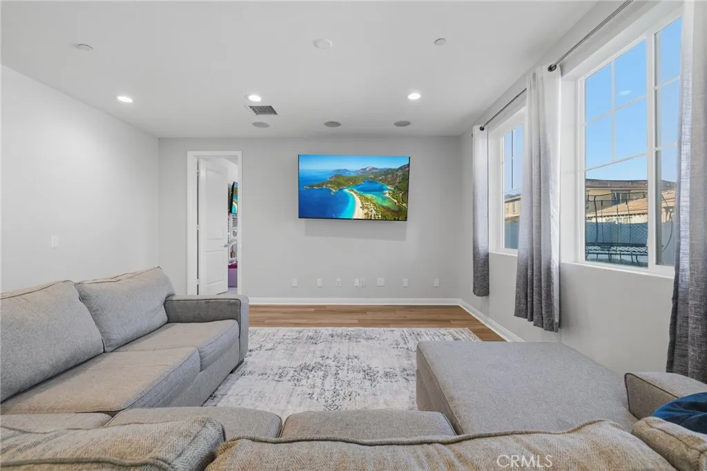 369 Rose, Fillmore, California 93015 home-pic-9