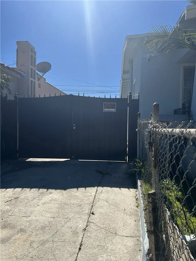 1612 W 71st, Los Angeles, California 90047 home-pic-22