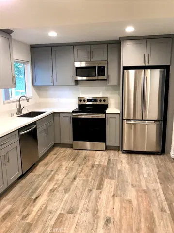 10210 Oklahoma Avenue B, Chatsworth, California 91311