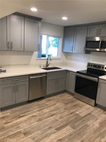 10210 Oklahoma Avenue B, Chatsworth, California 91311