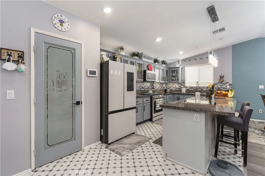 11461 Charlotte, Adelanto, California 92301 home-pic-15