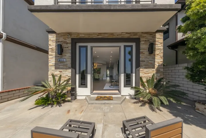 831 Frankfort Avenue, Huntington Beach, California 92648