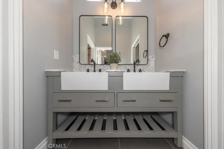 831 Frankfort Avenue, Huntington Beach, California 92648