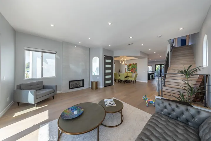 831 Frankfort Avenue, Huntington Beach, California 92648