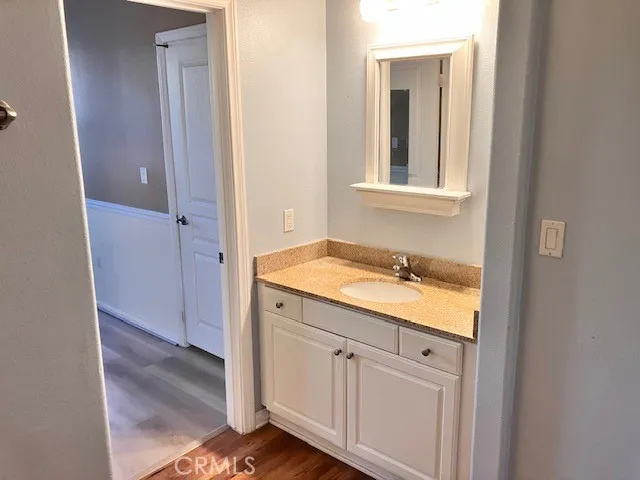 2nd Master bath vanity-granite