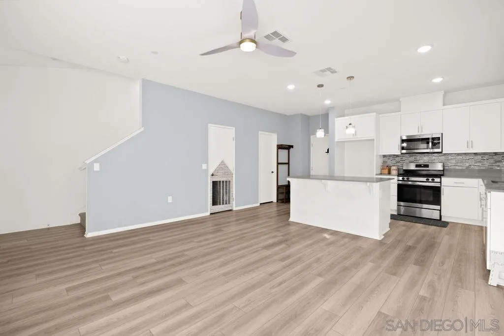 347 Sweet Pl, Fallbrook, California 92028 home-pic-16