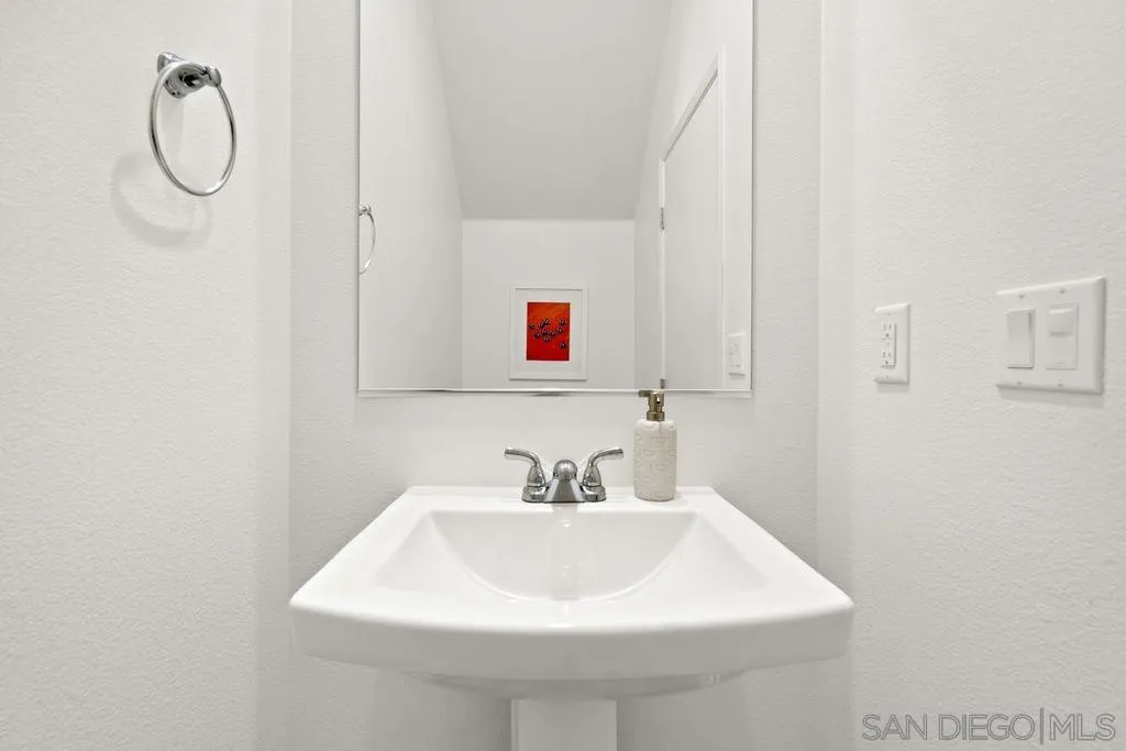 347 Sweet Pl, Fallbrook, California 92028 home-pic-17