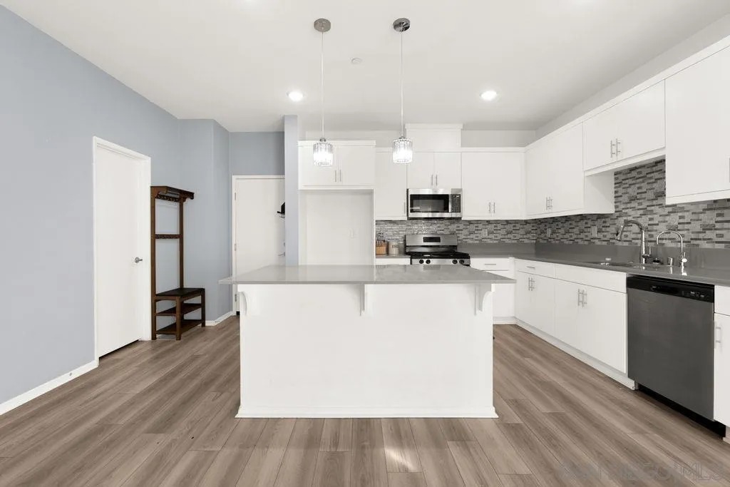 347 Sweet Pl, Fallbrook, California 92028 home-pic-25