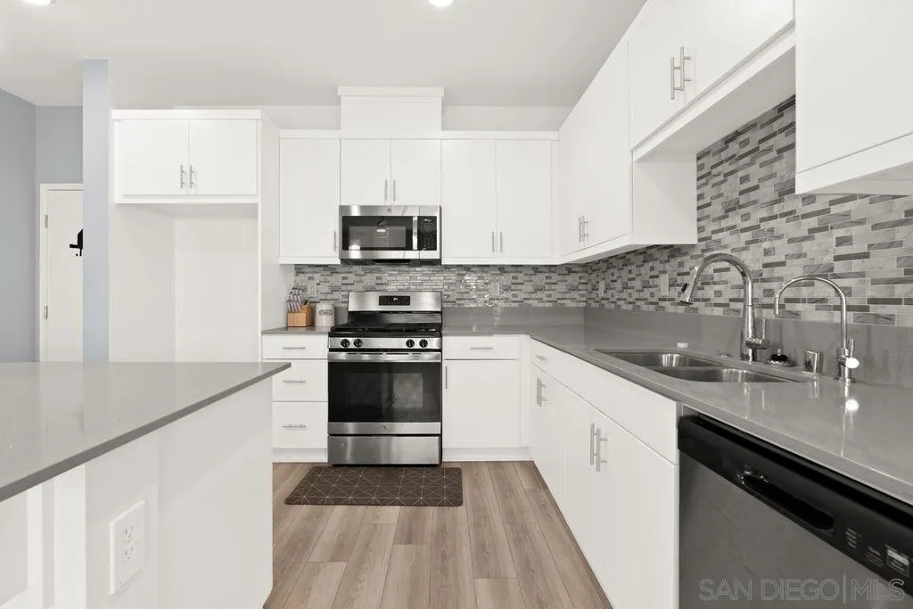 347 Sweet Pl, Fallbrook, California 92028 home-pic-24