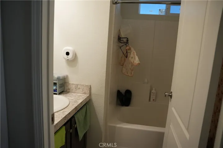 Hall bathroom with Bathtub/shower combo