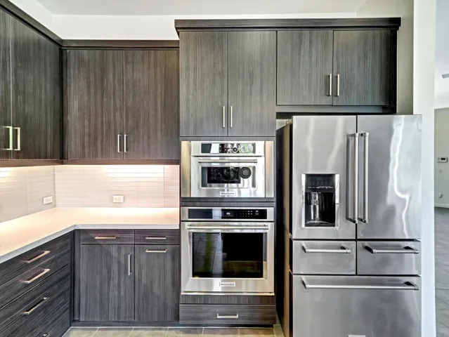 23-1702 Sienna Ct-23